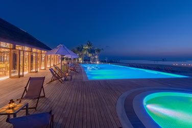 Piscine du sand bar claire de nuit aux couleurs tamises et dpaysantes
