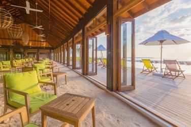 Installs directement sur le sable des maldives le sand bar vous dpaysera