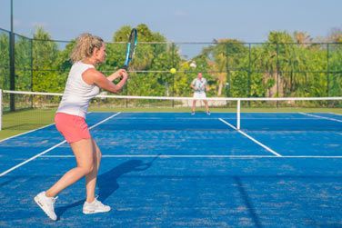 Pour les amateurs de tennis vous pourrez pratiquer sur les terraines de tennis  mis  votre disposition