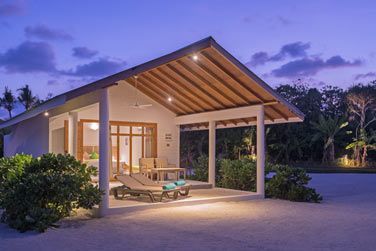 Terrasse ouverte donnant sur la mer du bungalow magnifique