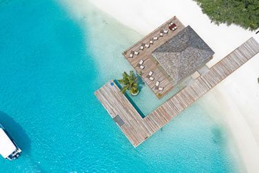 L'Olhu bar immerg en pleine mer, il vous dpaysera pour sa vue sur les eaux maldiviennes