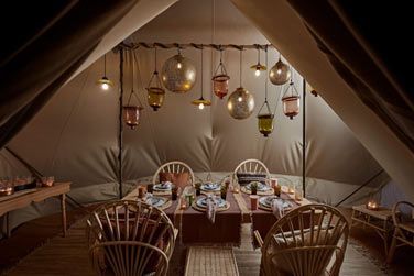 Dans une ambiance paisible et conviviale, le chef et les cuisiniers vous prpareront des plats inspirs de la cuisine locale et libanaise