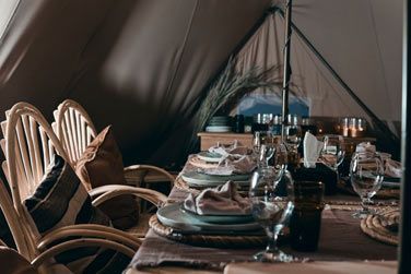 Possibilit de dner dans une tente ferme pour un moment convivial et intime
