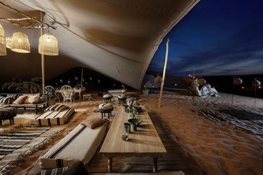 Avec un design pur et chaleureux, le Majlis s'insipre des tentes originales bdouines