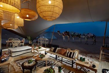 Compos de canaps, poufs et fauteuils, le Majlis est lieu parfait pour partager des moments en famille, entre amis ou avec d'autres voyageurs