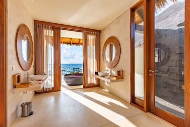 photo Furaveri Island Resort & Spa Maldives