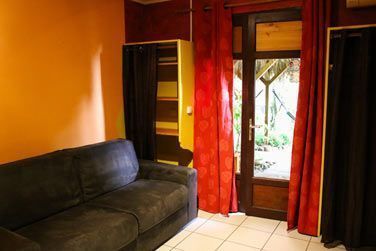 L'espace salon de la chambre Bakoua