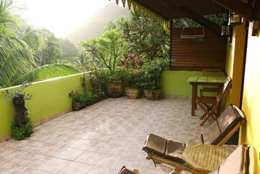 Profitez de la nature gnreuse depuis la terrasse de la chambre Zandoli