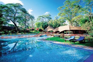 La piscine extrieure du Naivasha Sopa Lodge