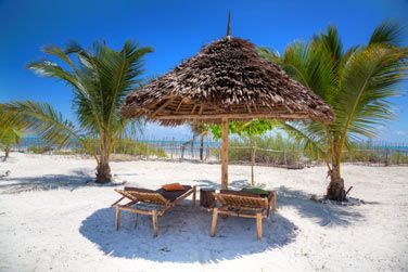 Le Mwezi Boutique Resort offre une belle plage de sable blanc