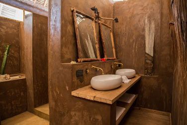 L'une des salles de bain des bungalows