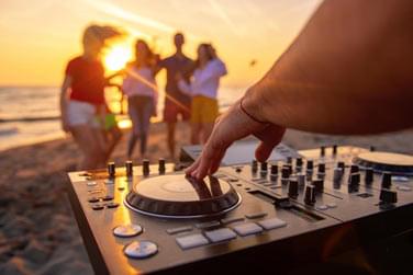 Profitez d'incroyables beach party au Maafushivaru