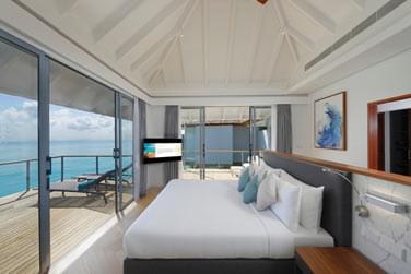 La water vill possde un confortable lit Queen Size avec une terrasse possdant une vue sur les maldives juste paradisiaque