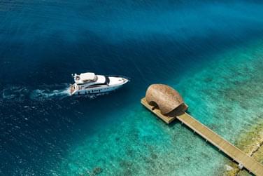 Dbarquez directement de votre bteau sur la jete pour commencer vos vacances en toute beaut