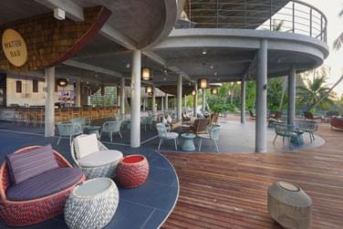 Au water bar, dans un espace cosy et dtente, savourez un dlicieux cocktail