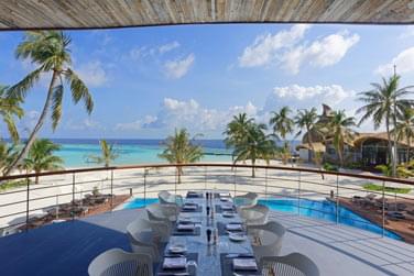 Terrasse du Cielo restaurant ombrage face  la piscine