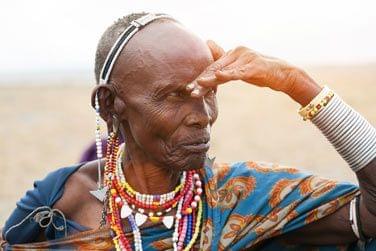 Homme Masai en tenue traditionnelle