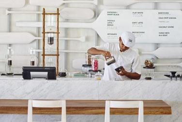 Au cafe du Lux South Ari profitez d'une pause gourmande