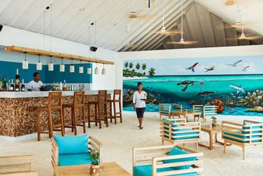 Au dream bar, ambiance plage et et sable fin. Un cocktail en main les pieds dans le sable