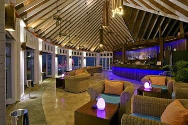 Le dhoni bar, de nuit, devient un vrai coin de paradis