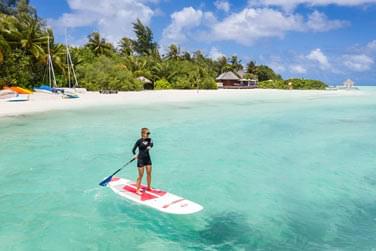 Le stand up paddle, activit romantique et dpaysante  tester sur les eaux des maldives