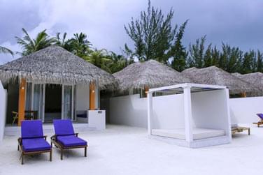 La grande villa plage donne directement sur la plage