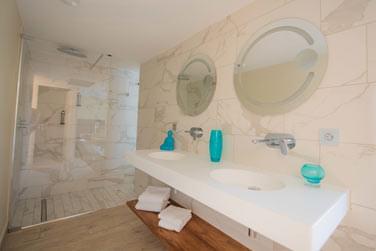 La salle de bain des chambres suprieures