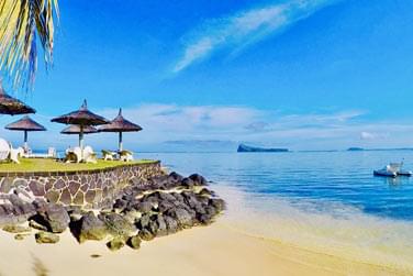 Voici le club de plage Mistral face  la mer