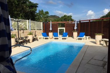 Prlassez vous sur un des transats ou rafraichissez vous