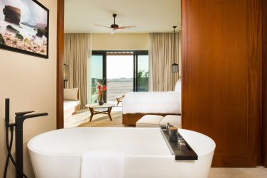 Votre salle de bain ouverte donne directement sur votre Chambre et votre terrasse