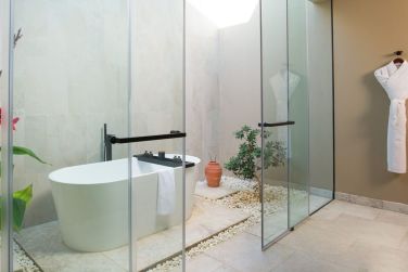 Une baignoire lumineuse en extrieur