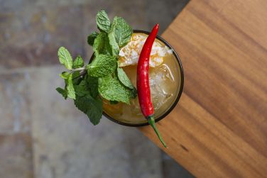 Le tout accompagn d'un cocktail frais et pic