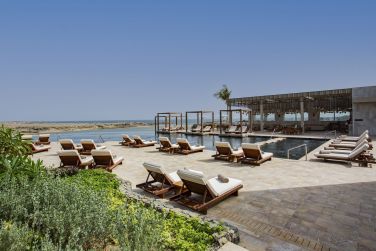 De nombreux transats sont disponibles afin que vous puissiez vous dcontracter