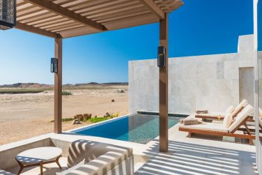 Votre piscine donne directement sur le magnifique dsert d'Oman