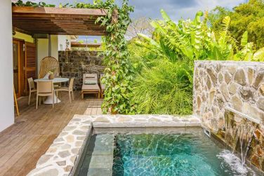 Au bungalow premium entre authenticit� et charme tropical, vous ne saurez o� donner de la t�te