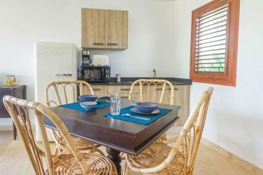 Au bungalow prestige la cuisine peut accueillir jusqu'� 4 personnes