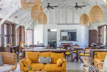Ambiance conviviale et d�tendue au restaurant de l'habitation saint-charles