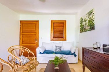 Le salon du bungalow PMR est spacieux et confortable