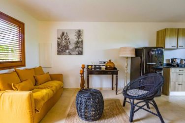 Au bungalow le brillant, couleurs tropicales et tons clairs sont de sorties