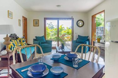 Le salon du bungalow prestige tout de bleu v�tu aux inspirations marines