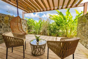 Au bungalow le brillant, profitez d'un cadre exceptionnel gr�ce � la terrasse ouverte toute bois�e