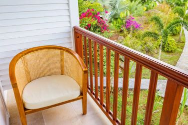Profitez d'une vue paradisiaque de votre balcon en chambre deluxe