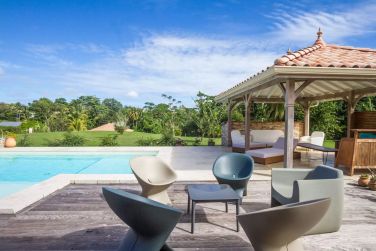 La terrasse de la villa Saint Alban est parfaite pour des repas en ext�rieur