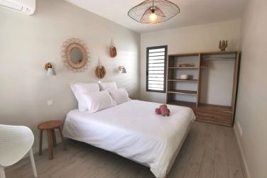 Dans la suite malanga, ambiance intimiste et cocooning au sein d'une dcoration boise et tranquille