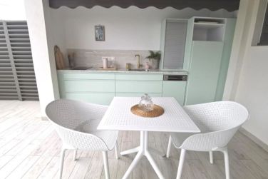 Vous aurez un espace extrieur pour vous restaurer avec une cuisine toute quipe