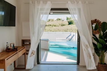 et de la vue sur votre piscine priv�e depuis votre chambre