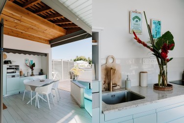 et d'un espace cuisine ext�rieure enti�rement �quip�e