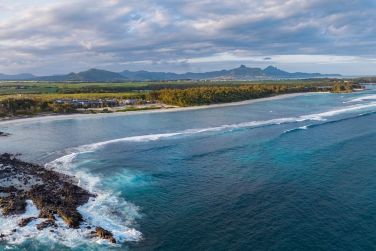 Une vue arienne juste paradisiaque de l'le maurice et de sa plage