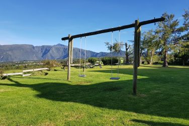 Pour les plus jeunes un coin balanoire en pleine vgtation