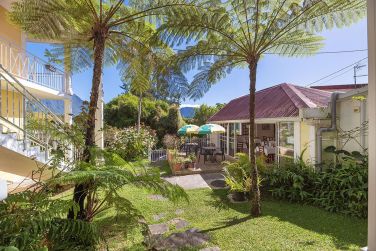 Une vgtation luxuriante au sein du Relais des Cimes